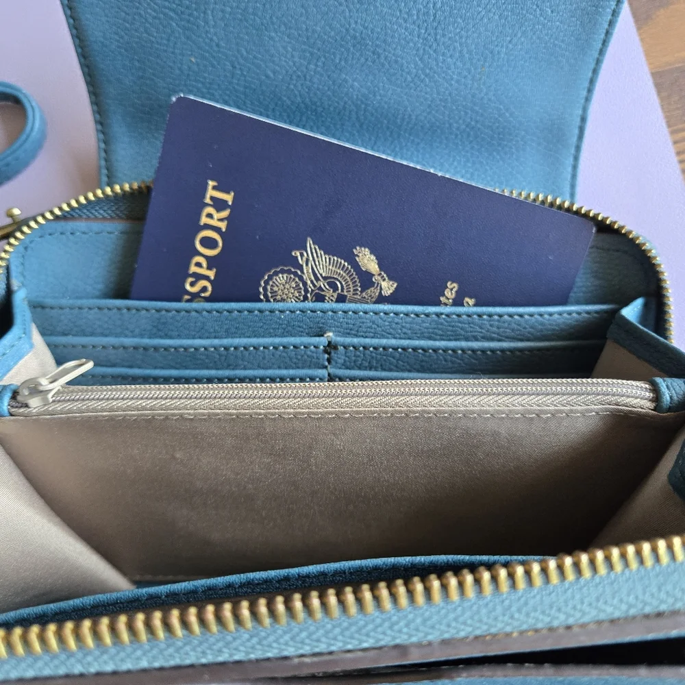 Relic Teal Handbag Purse Wallet Wrislet Women's Minimalist Travel Casual
